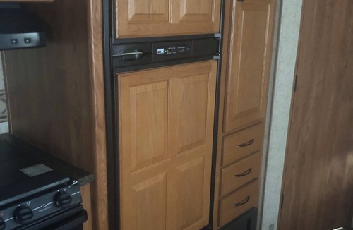 Omega House | Cozy 1-bedroom camper sleeps up to 4 Daily/ weekly / monthly rate’s available