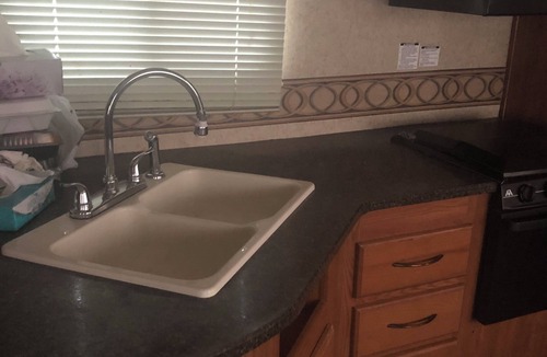 Omega House | Cozy 1-bedroom camper sleeps up to 4 Daily/ weekly / monthly rate’s available