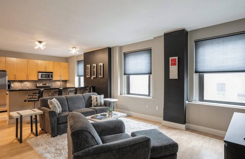 Court Avenue Entertainment District Condo | Cozy 1-bedroom condo in the heart of Des Moines