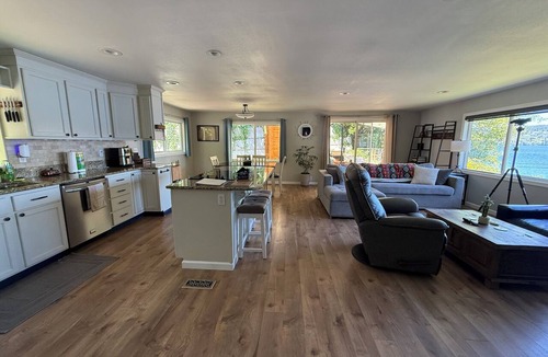 Olalla House | Cozy 1-bedroom Home w/ Hot tub overlooking Colvos Passage