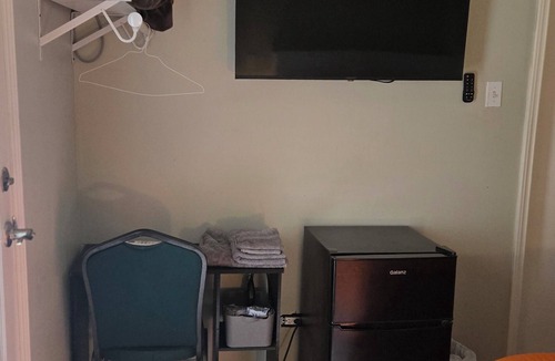 Denton Bed & Breakfast | Cozy 1-bedroom in a beautiful house, Only Few Blocks From TWU