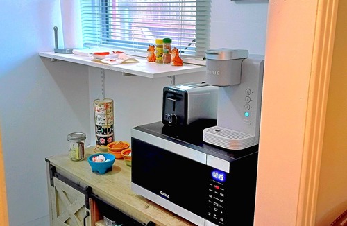 Lockhart Apartment | Cozy 1-bedroom studio in tranquil Lockhart, the BBQ Capitol of Texas.