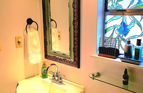Lockhart Apartment | Cozy 1-bedroom studio in tranquil Lockhart, the BBQ Capitol of Texas.