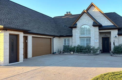 Iowa Colony Apartment | Cozy 1-Bedroom Studio in Soothing Arcola with High End Finishes