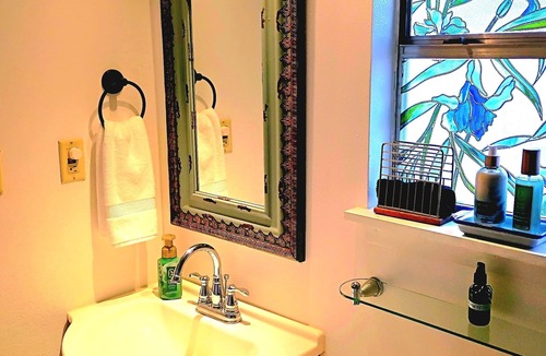 Lockhart Apartment | Cozy 1-bedroom studio in tranquil Lockhart, the BBQ Capitol of Texas.