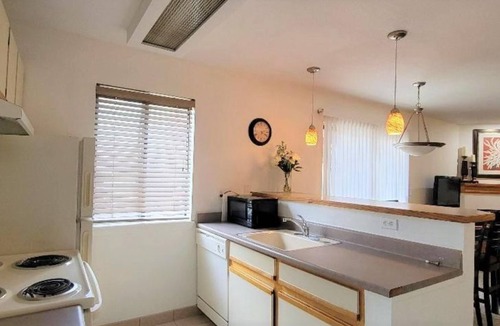 Englewood Condo | Cozy 1-BR Condo -Affordable & Conveniently located