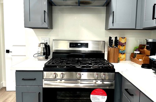 Pinehurst House | Cozy 1BR in Northgate w/Parking