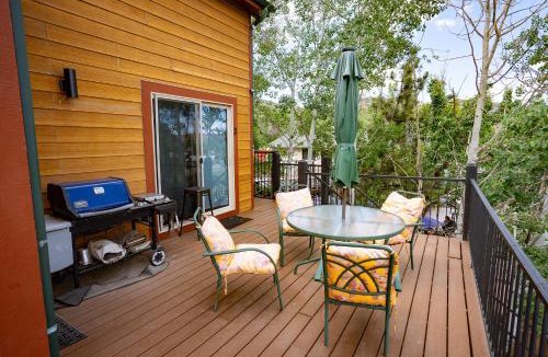 Fort Collins Apartment | Cozy 1BR Mountain View Studio with Fireplace &Deck