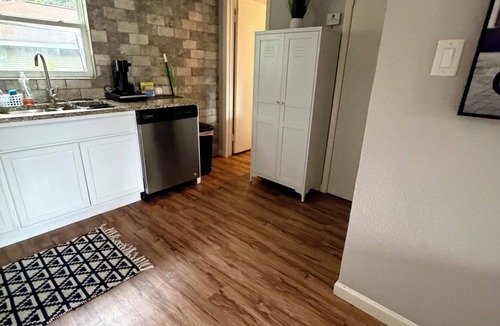Mahncke Park Apartment | Cozy 1BR Studio! DT-FtSam-UIW- Trin-PEARL-BAMC-SAT