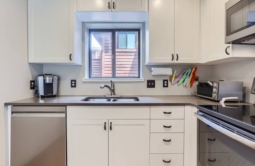 Lower Arapahoe House | Cozy 2 BDR Home in Boulder with Hot Tub