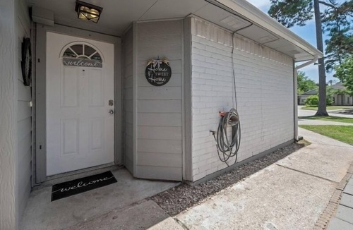 Spring House | Cozy 2 Bed 1 Bath Home near IAH