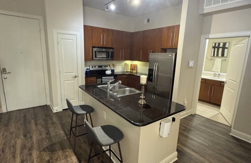 Energy Corridor Apartment | Cozy 2-bedroom 2-bath apartment in quaint Houston neighborhood