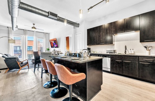 Dallas Design District Apartment | Cozy 2-bedroom apartment with AC and fitness room in nice Dallas