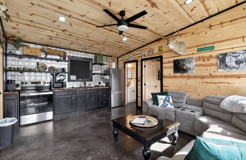 Talihina Cabin | Cozy 2-bedroom cabin in Talihina - Close to Talimena Drive and Choctaw Capital