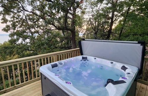 Crowder Cabin | Cozy 2-bedroom cabin by Lake Eufaula with Wi-Fi and Hot Tub