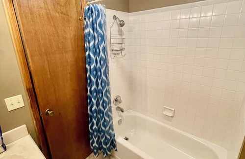 Shawnee Condo | Cozy 2-bedroom condo overlooking pool area in lovely Shawnee