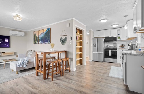 Casper House | Cozy 2-bedroom home in Central Casper, 2 mins from NCHS