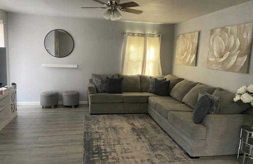 Fort Worth House | Cozy 2 Bedroom Home (Entire House)