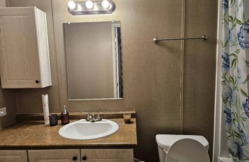 Shiner House | Cozy 2-bedroom Manufactured Home in lovely Shiner with AC comfort
