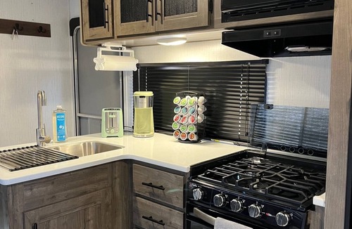 Polvadera House | Cozy 2-bedroom RV in peaceful San Acacia! StarLink Internet