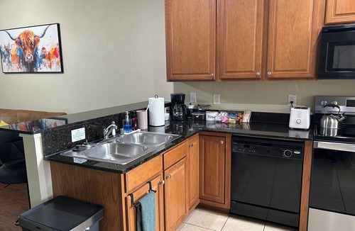 Central Arlington House | Cozy 2-bedroom townhome near UTA, Cowboys Stadium, Globe Life Field