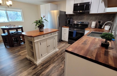 Emmett Apartment | Cozy 2-bedroom with WiFi, covered parking, in peaceful Emmett