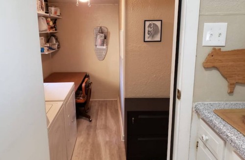 Portales House | COZY & 2 blocks to ENMU~Perfect for single travelers, couples, or small families