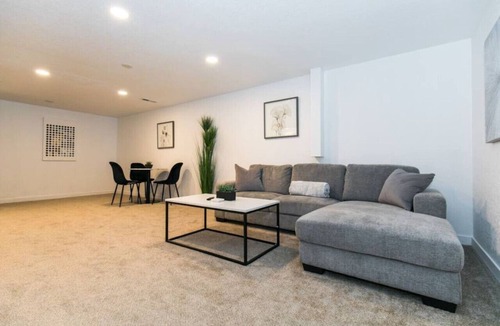 Berkley Apartment | Cozy 2bd |10 min to Downtown Denver | Fast Wifi