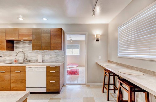Pueblo Alto Condo | Cozy 2bd 1ba near Nob Hill Garage & AC