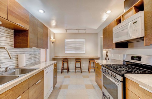 Pueblo Alto Condo | Cozy 2bd 1ba near Nob Hill Garage & AC