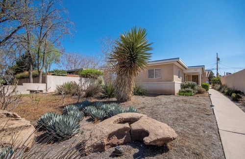 Pueblo Alto Condo | Cozy 2bd 1ba near Nob Hill Garage & AC