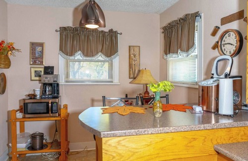 Saint Jo House | Cozy 2BR/2BA retreat for 4 near top Saint Jo wineries. Features a full kitchen, workspace, fast Wi-Fi, washer/dryer, and a peaceful private patio. Perfect for wine getaways, couples, or relaxing escapes.