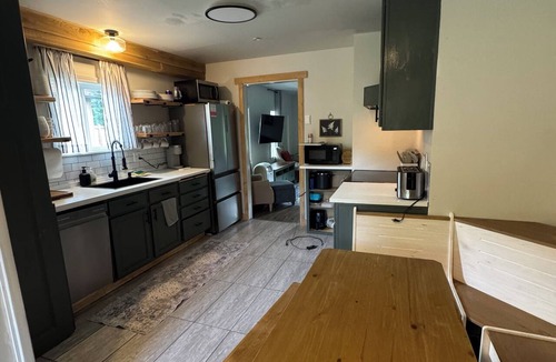 Retsil House | Cozy 3 Bed & 1.5 Bath near downtown, ferries and the waterfront in Port Orchard