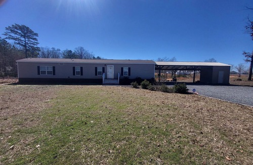 Negreet House | Cozy 3-bedroom 2 bath,5beds mobile home. Close to a boat launch. Covered parking