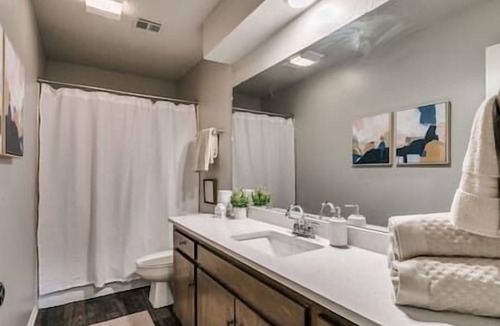 Edmond House | Cozy 3 Bedroom/2 Bath Duplex in Central Edmond w/Double Garage