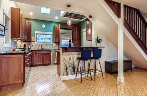 Newlands House | Cozy 3-bedroom 3bath home with amazing views & incredible location in Boulder.