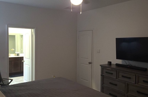 Hockley Bed & Breakfast | Cozy 3-bedroom bed & breakfast in nice Hockley with AC
