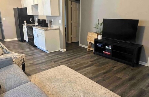 Near South House | Cozy 3 bedroom home, 1 bathroom, single garage, 5 mins to downtown