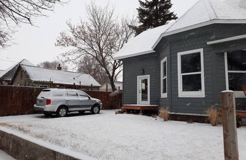La Grande Condo | Cozy 3 bedroom private apartment near downtown