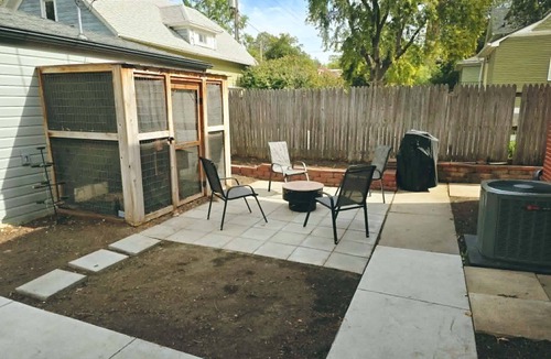 Near South House | Cozy 3-Bedroom Townhome in Historic Lincoln
