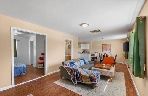 West Bluff House | Cozy 3BR Casita Near Freeways w/Gated Parking