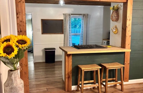 Woodway House | Cozy 3BR Waco Retreat Pet Friendly Fire Pit & Fully Stocked Kitchen