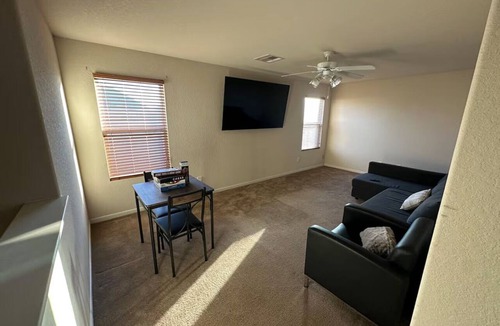 Barrett House | Cozy 4-bedroom house in lovely Houston with amenities
