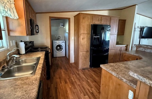 Camp Wood House | Cozy 4-bedroom mobile home in fabulous Camp Wood with AC