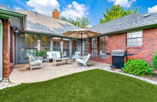Fort Worth House | Cozy 4bd/2br house by Mira Vista: Family-friendly, 30+ day stays welcome!