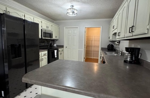 Olive Branch House | Cozy 5BR/2.5BA- Brick Home in Olive Branch