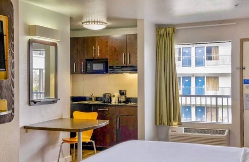 North San Antonio - SAT Hotel | Cozy ADA 2- Bed|Pool|Free parking