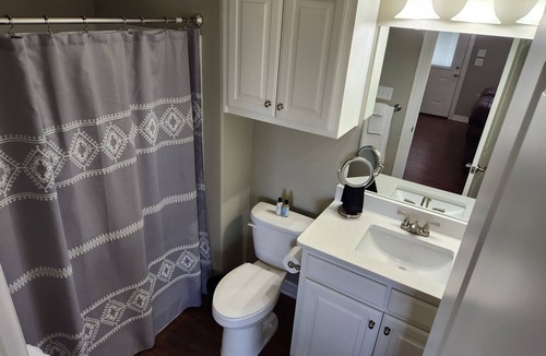 Ponder House | Cozy and peaceful small town guesthouse in quiet neighborhood close to Denton!
