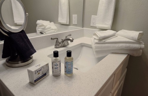 Ponder House | Cozy and peaceful small town guesthouse in quiet neighborhood close to Denton!