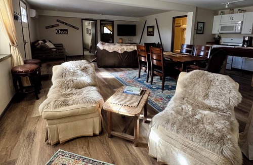 Saratoga Cabin | Cozy apartment suite located steps from the North Platte River
